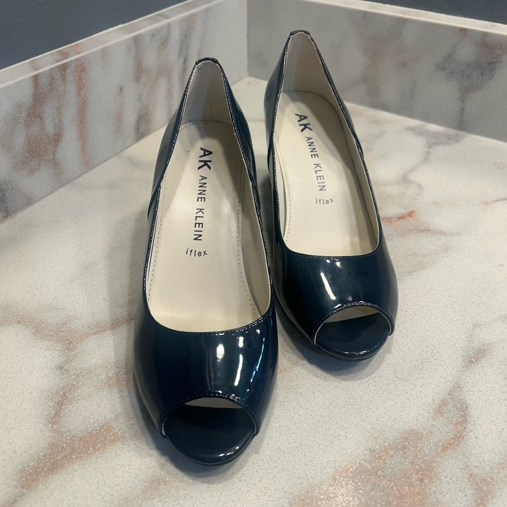 Anne Klein Flex Dark Navy Peep Toe Heels size 8.5